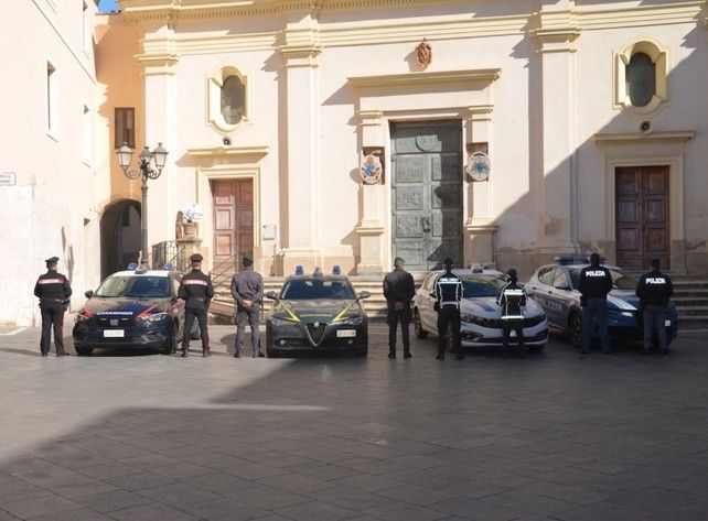Focus ’Ndrangheta, controlli a tappeto a Crotone: chiusa attività in un garage