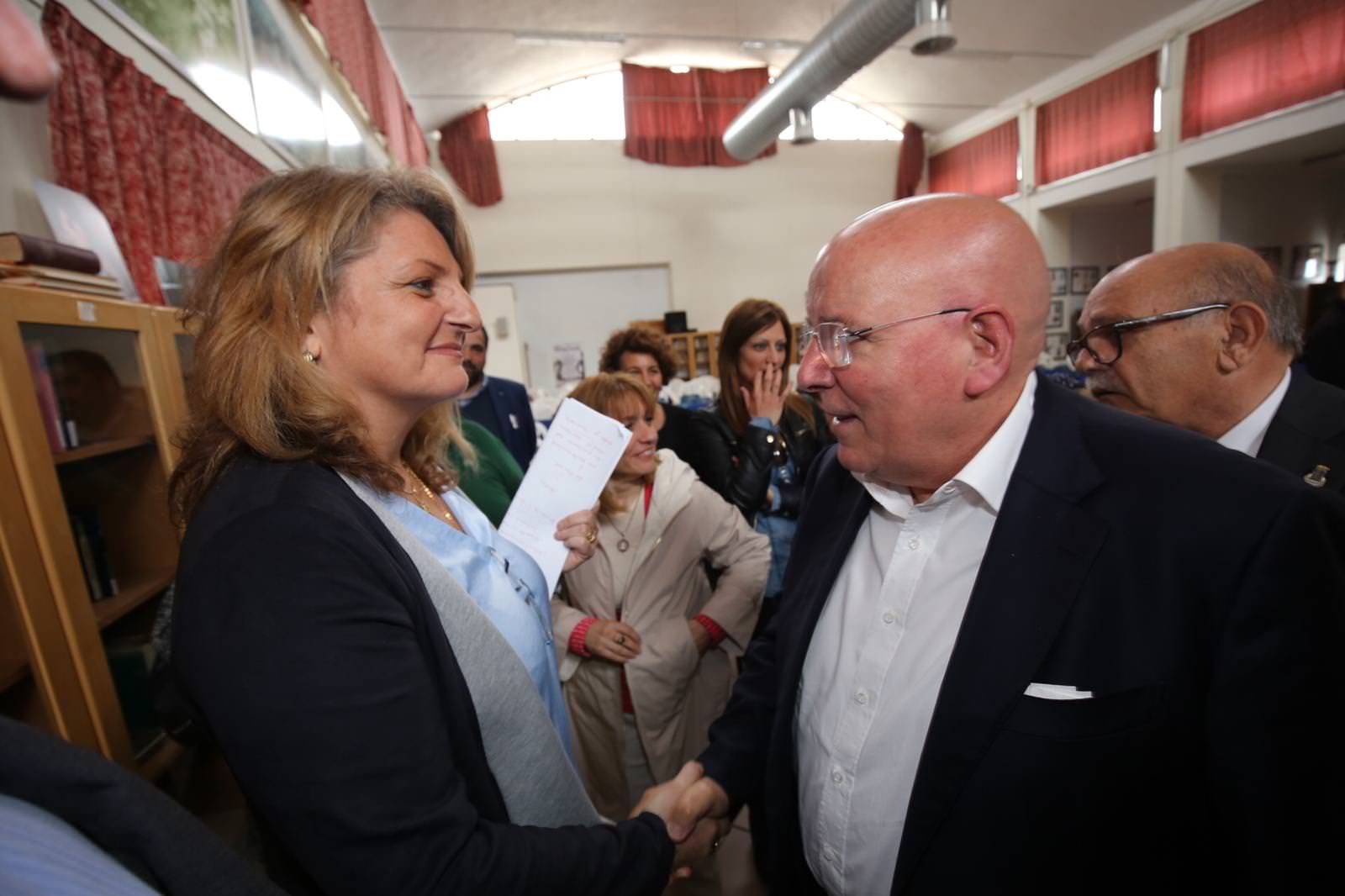 Il premio "Donna Coraggio" a Paola Barbara Helzel (nel nome di Hanna Arendt)