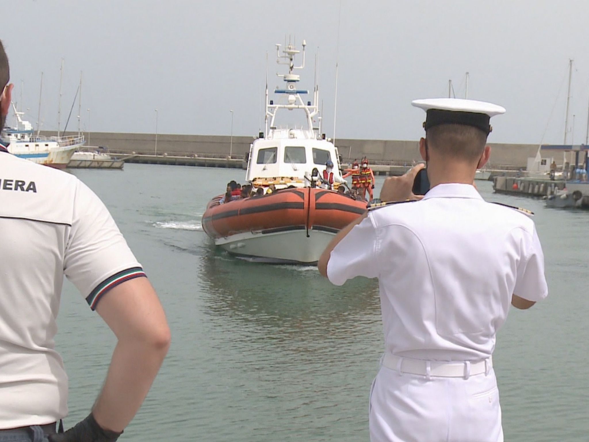 Triplice sbarco nella Locride. In 230 arrivano a Roccella