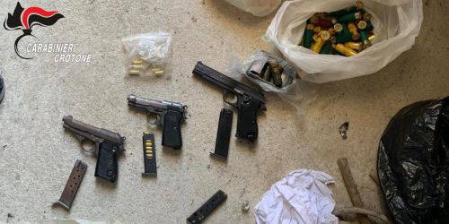 2021.12.9 - Arresto di P. F. e P. G. per reati varii a Isola di C. R. - KR 3.