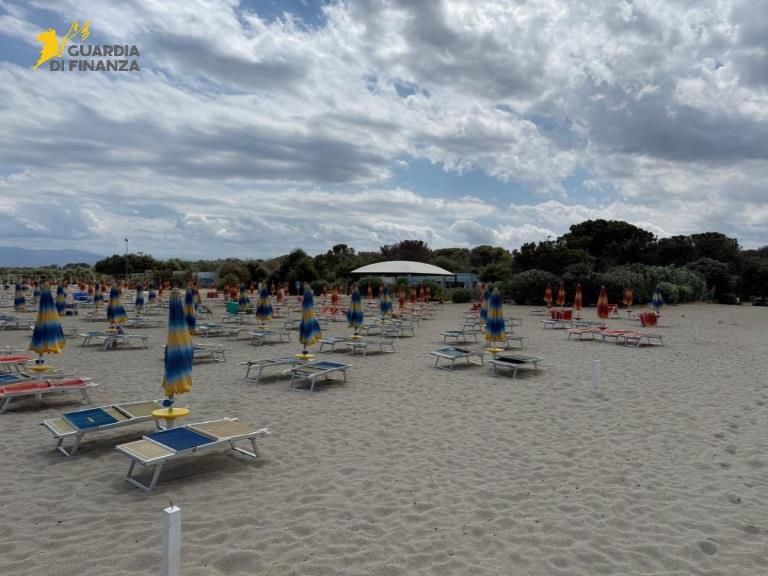 Lavoratori in nero in uno stabilimento balneare dell’alto Ionio cosentino: sospesa l’attività