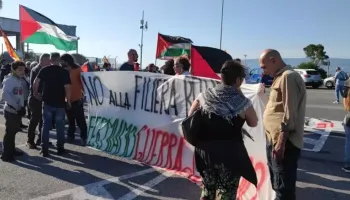 Container sospetti per Israele, presidio pro Palestina al porto di Gioia Tauro: «Basta traffici di guerra»