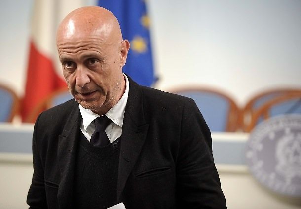 Lamezia, Minniti "battezza" il nuovo gruppo carabinieri