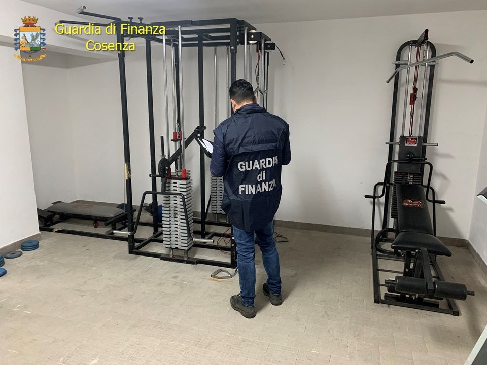 Covid e palestre, "beccati" ad allenarsi 72 clienti. Sanzioni nel Cosentino