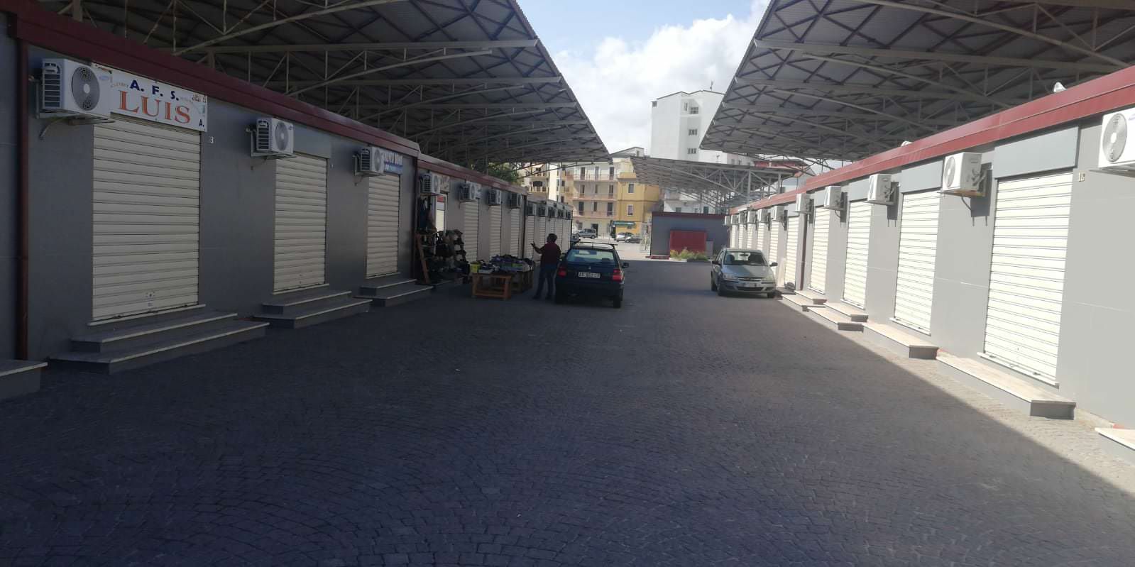 Mercato di Crotone, revocate 32 assegnazioni di box