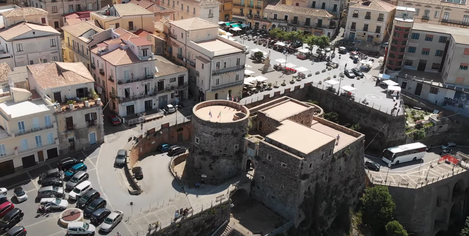 Estorsioni e appalti. La spartizione di Pizzo e i "giochi" di potere tra Rocco Anello e i Bonavota