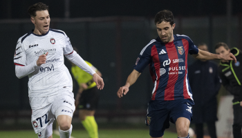 Prova di carattere del Crotone, resiste in dieci e strappa il pari a Caserta: 2-2