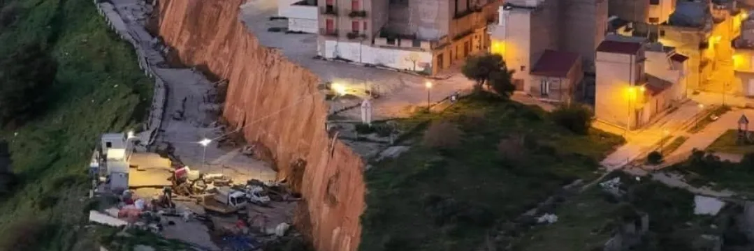 Niscemi, la frana si estende: evacuati interi quartieri
