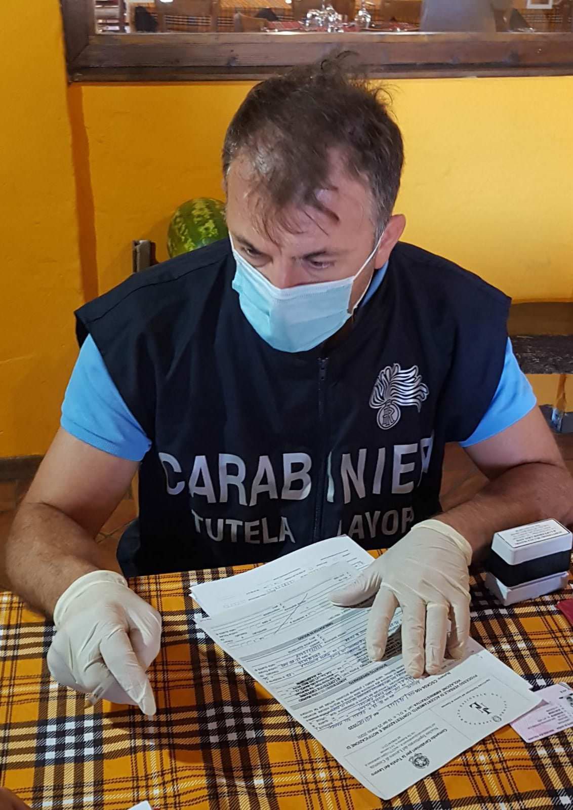 Controlli di Ferragosto, sanzioni agli esercenti cosentini con lavoratori in nero