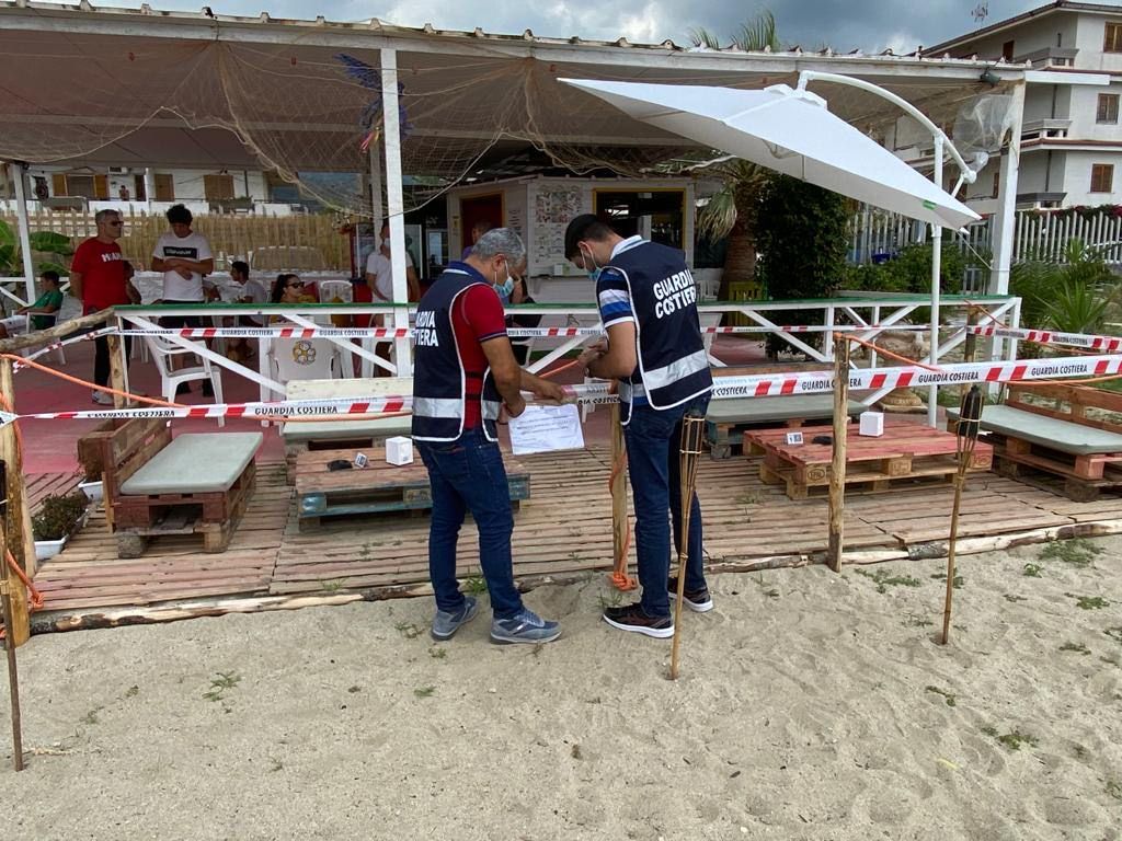 Abusi edilizi e danneggiamento alle coste, in azione la Guardia costiera