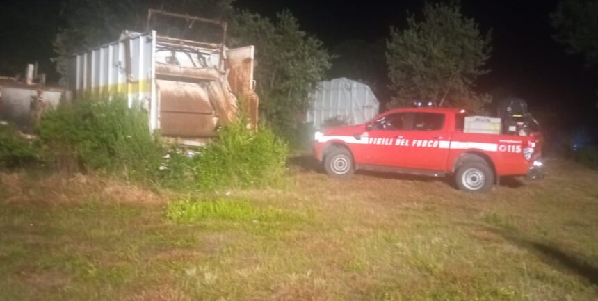 Santa Domenica di Talao, in fiamme i mezzi del Comune