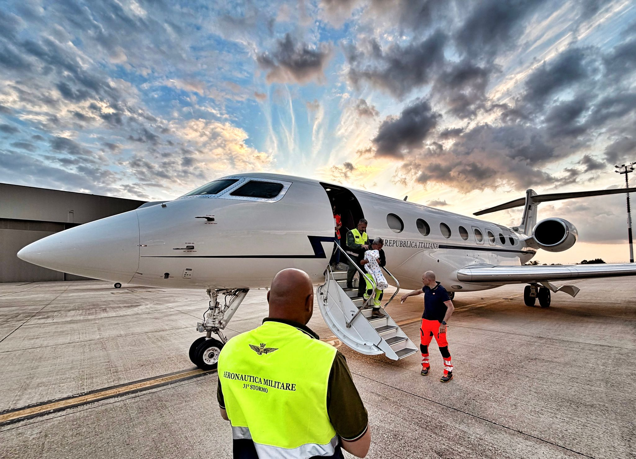 Neonata in pericolo di vita, volo sanitario d’urgenza da Lamezia a Roma – FOTO