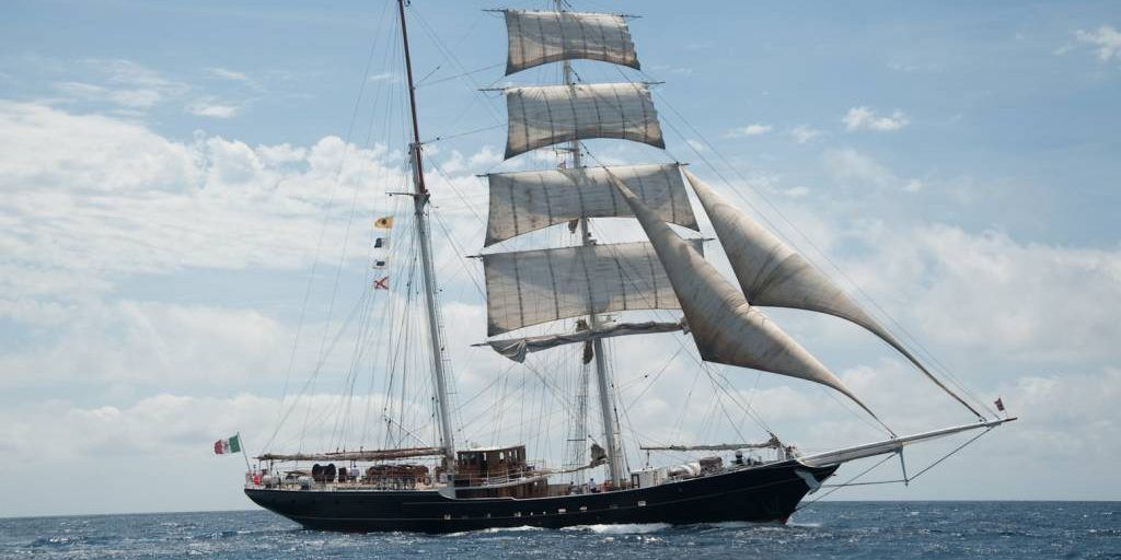 Vibo Marina accoglie Nave Italia: il brigantino della Marina Militare apre le porte alla cittadinanza