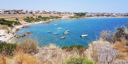 ‘Ndrangheta a Isola Capo Rizzuto: guardiania, gestione del verde e della spiaggia. Nel mirino un noto villaggio turistico – NOMI