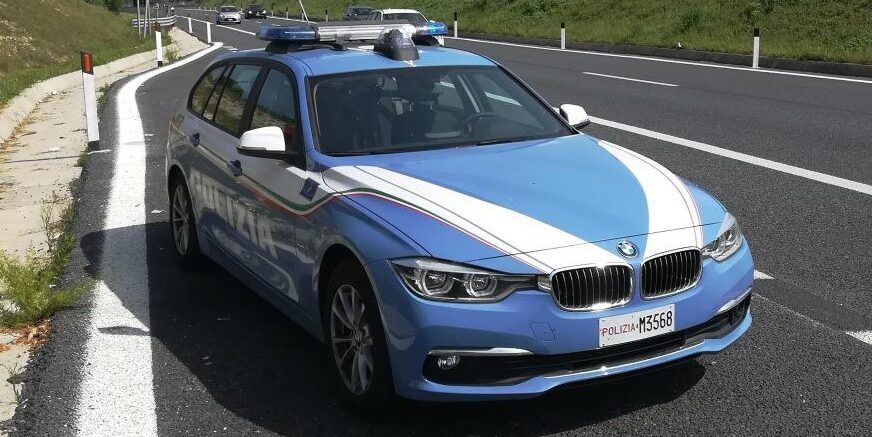 Siderno, la polizia stradale salva una persona colpita da malore mentre cammina
