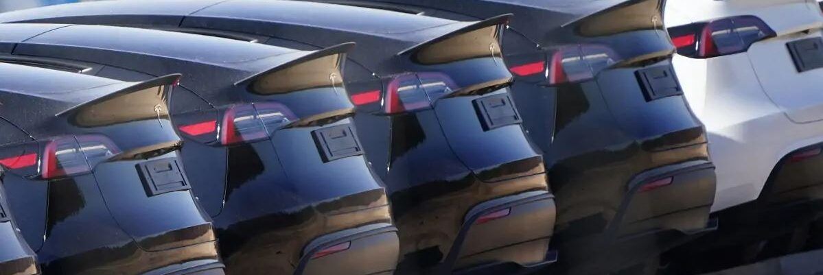 Difetti all’autopilot, Tesla richiama oltre 2 milioni di auto