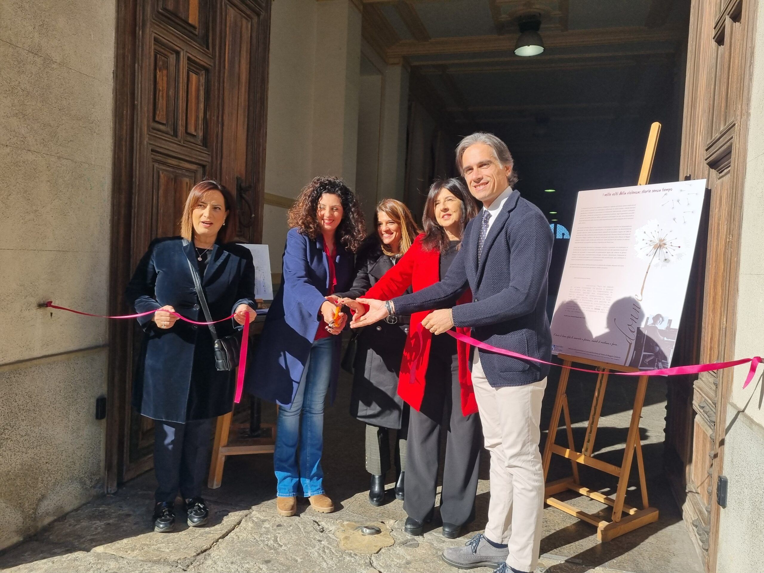 Inaugurata a Reggio Calabria la mostra “I mille volti della violenza, storie senza tempo”