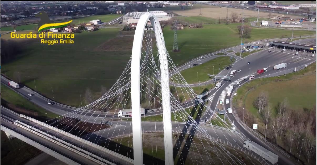 Scoperta maxi frode fiscale, blitz della Guardia di Finanza: 179 indagati. Sequestri e perquisizioni anche a Crotone – VIDEO