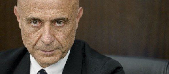 Migranti, Minniti: «Un commissario per ripristinare la legalità a San Ferdinando»
