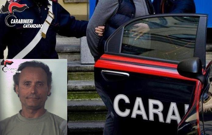 Ubriaco aggredisce la madre e minaccia i carabinieri con un’ascia