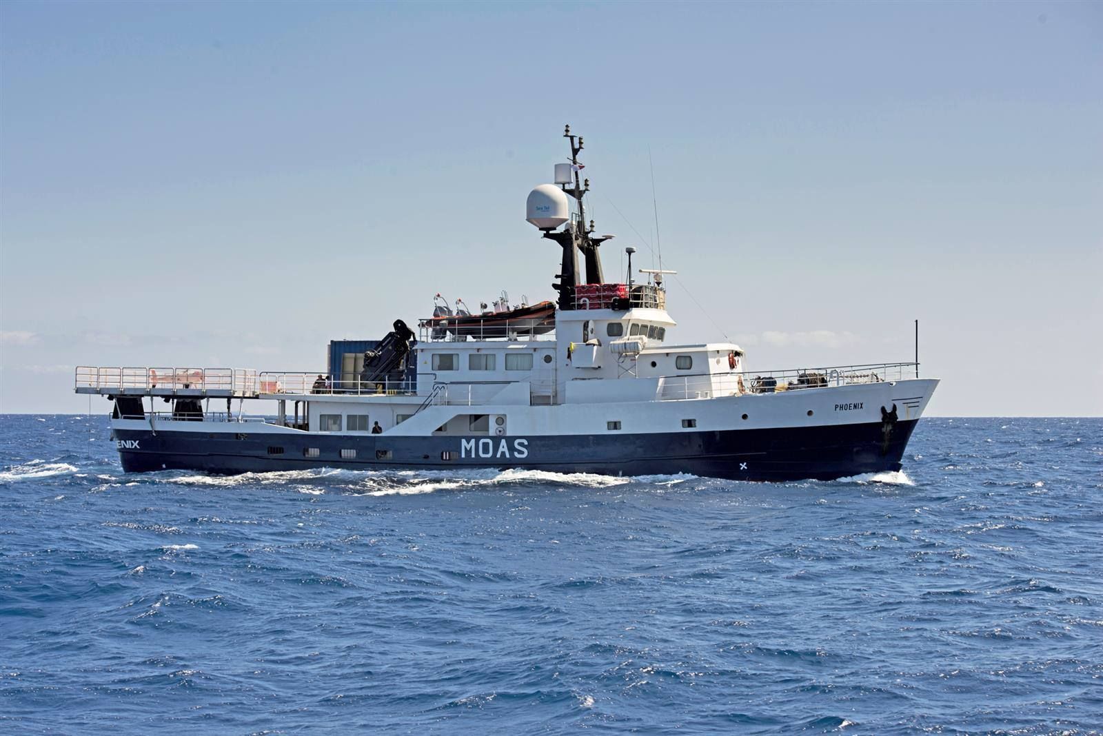 A Corigliano nave con 415 migranti. A bordo tre cadaveri