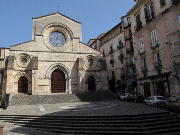 Cosenza, anziano aggredito nel centro storico