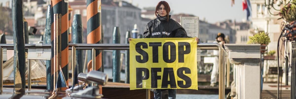 «Acqua potabile contaminata da Pfas in Lombardia». La denuncia di Greenpeace