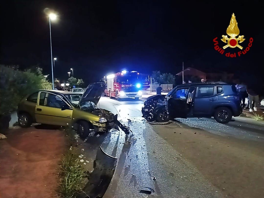 Scontro tra due auto a Lamezia Terme, tre feriti