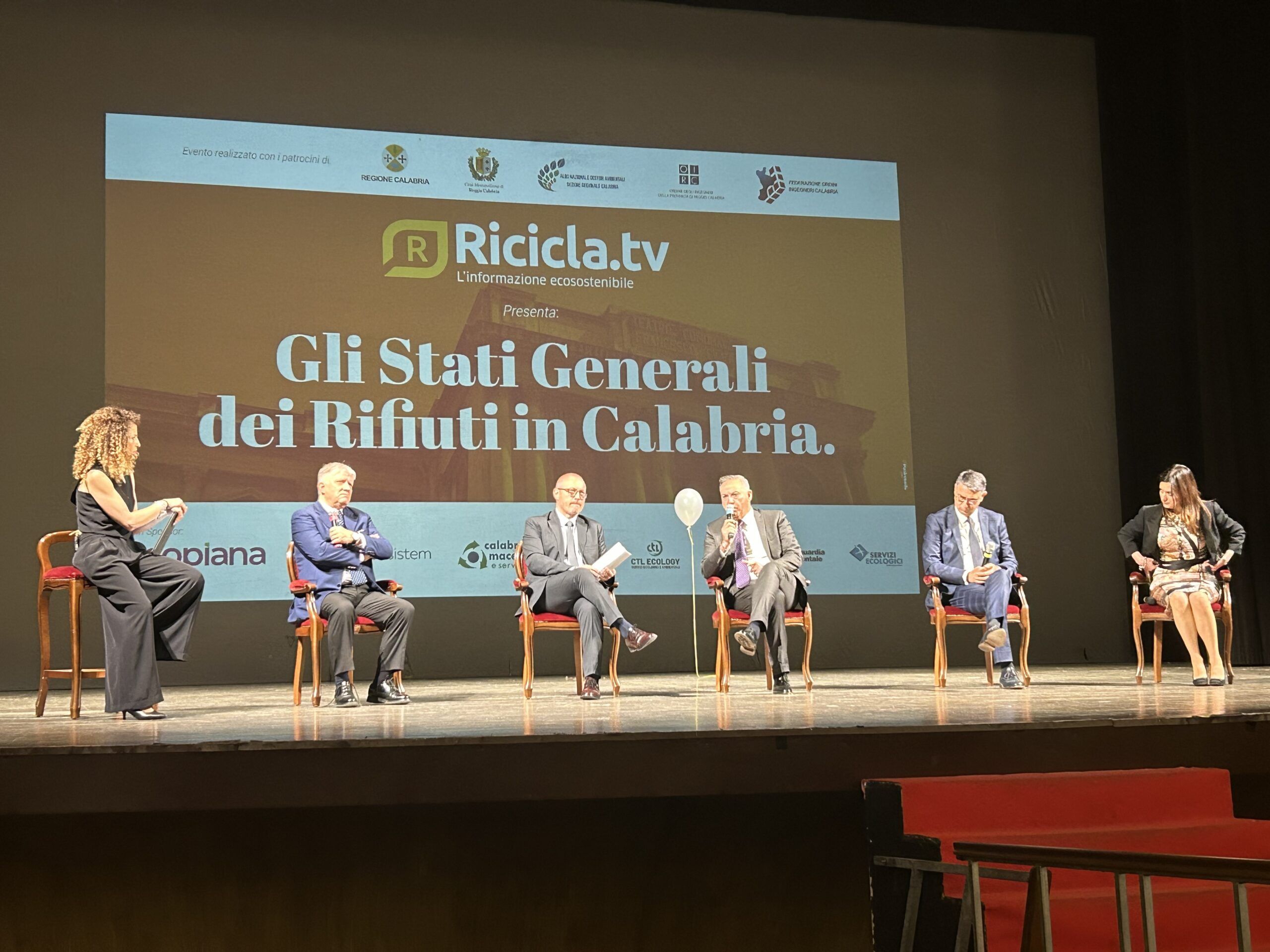 «L’obiettivo è il riciclo ma già respiriamo in un clima diverso. E stop ai rifiuti fuori Calabria»