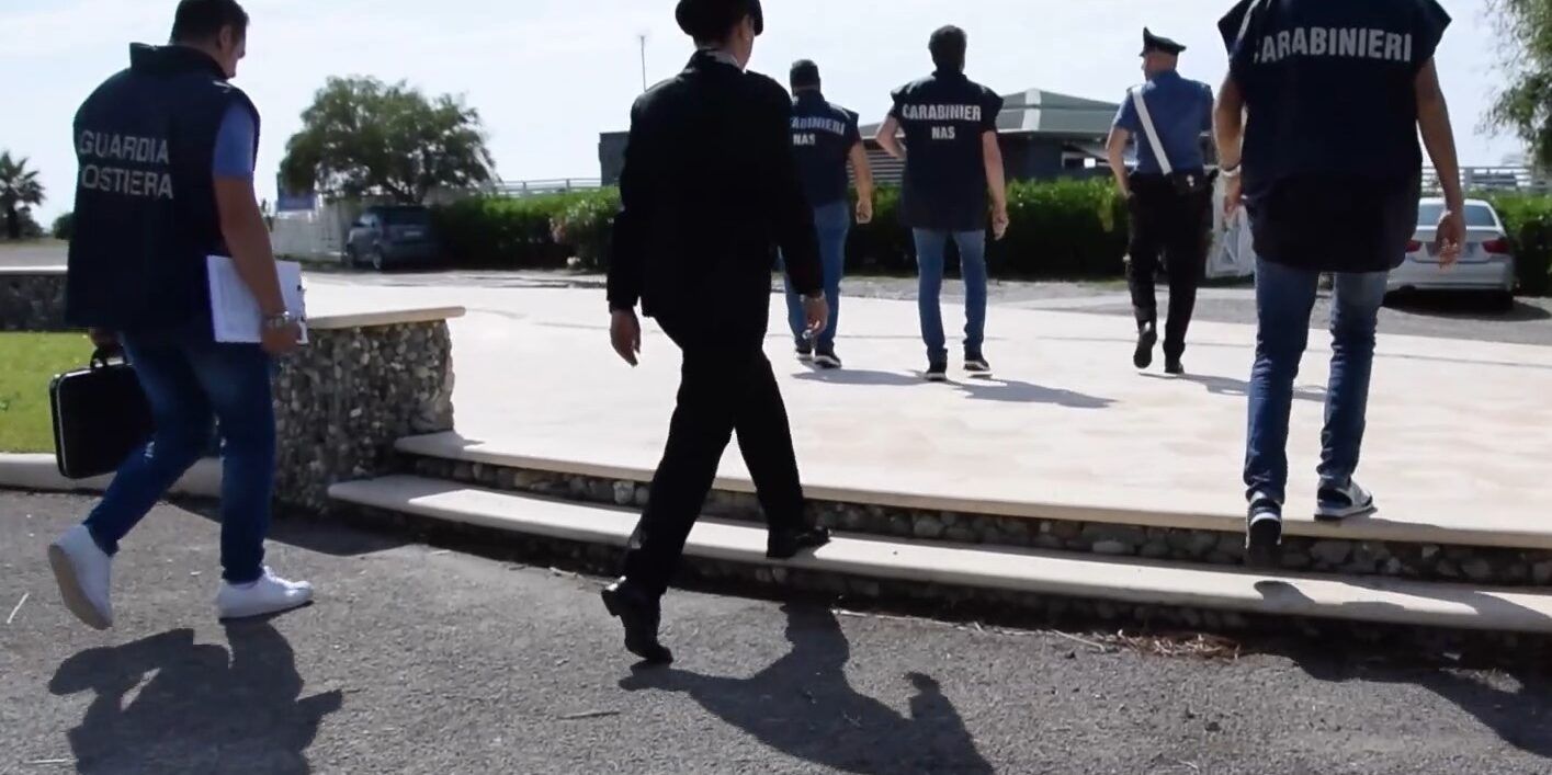 Carenze igienico-sanitarie, chiuso un noto locale nel Soveratese. Sanzioni per 6 mila euro