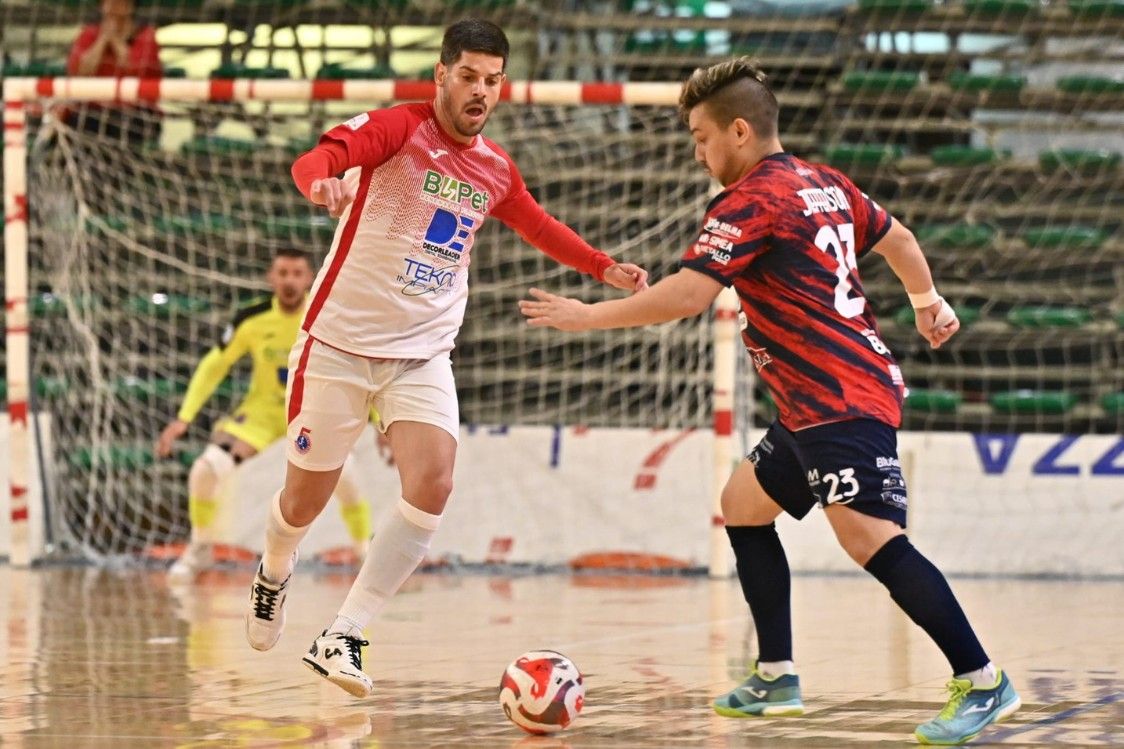 Pirossigeno Cosenza, Lupi ripresi e sorpassati da Pesaro: da 1-4 a 5-4