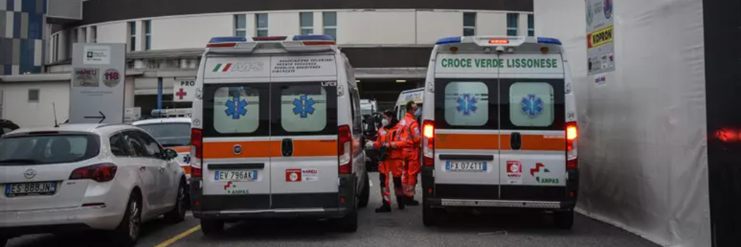 Donna accoltellata in casa, è in gravi condizioni