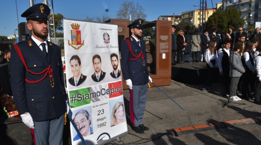 La teca con i resti dell’auto di Giovanni Falcone arriva a Crotone