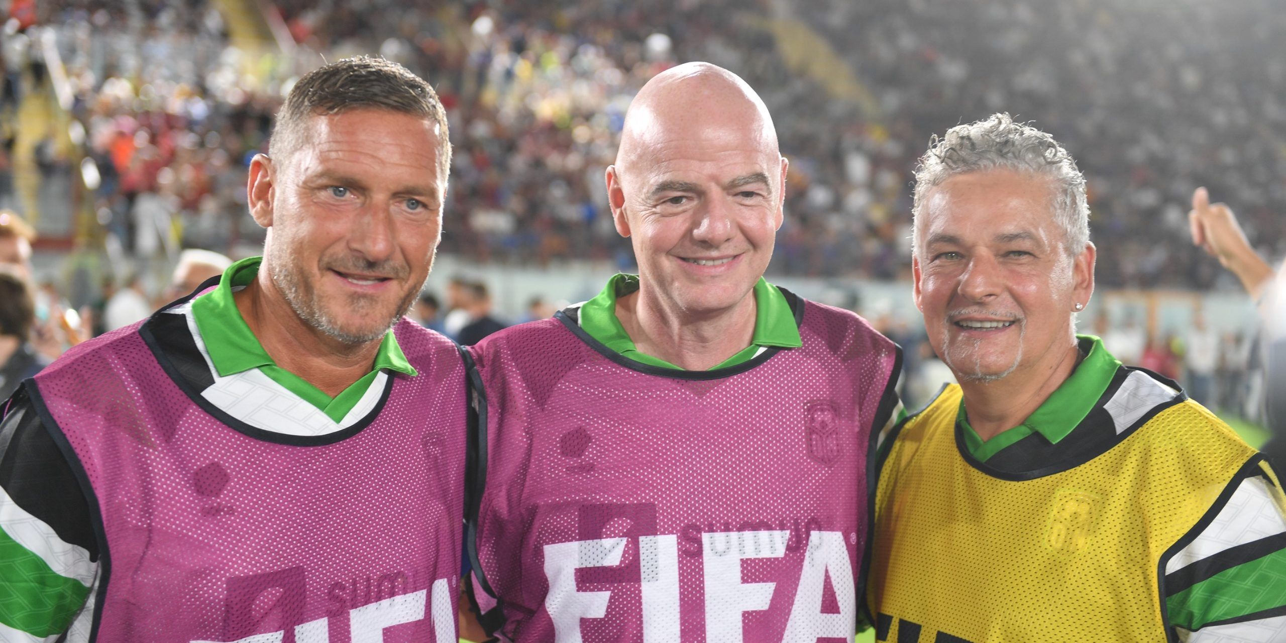 Operazione Nostalgia con Totti e Baggio, in 20mila riempiono lo stadio “Granillo” a Reggio – FOTO