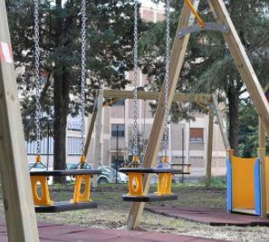 Reggio, rubate le giostre di un asilo