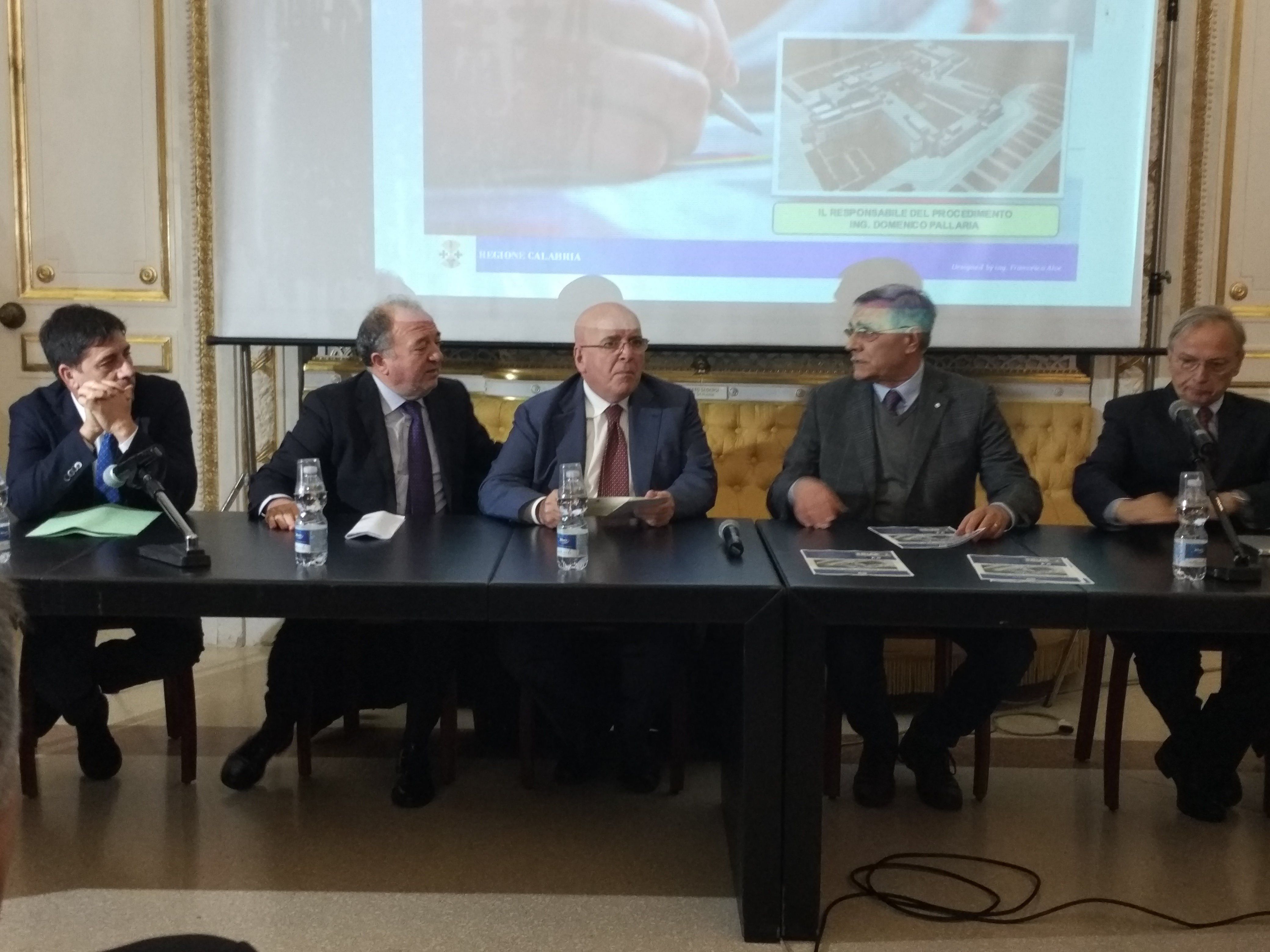 Sanità, Oliverio parla già da commissario