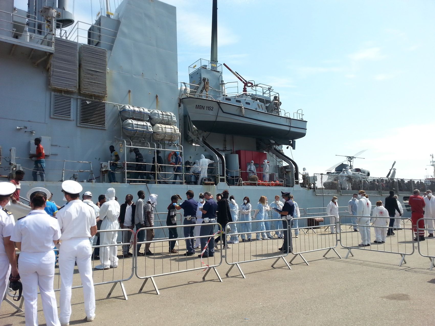 Migranti a Crotone, concluse le operazioni di sbarco