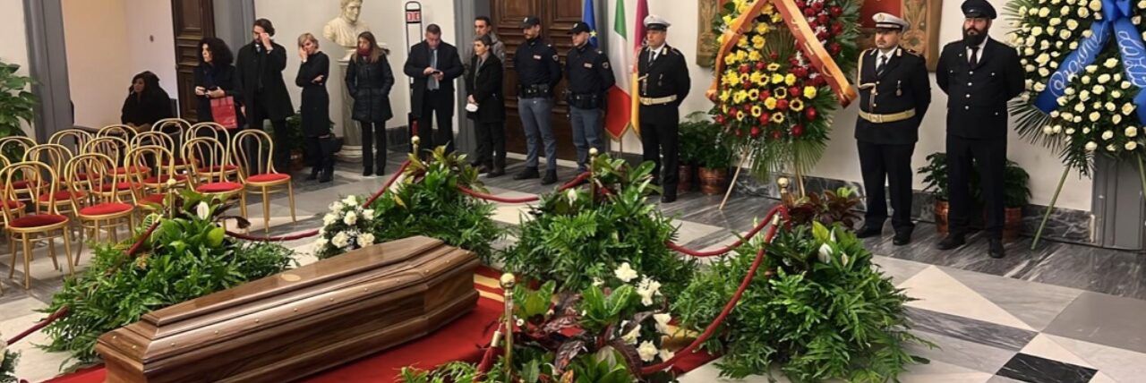 Tributo a Costanzo, aperta la camera ardente