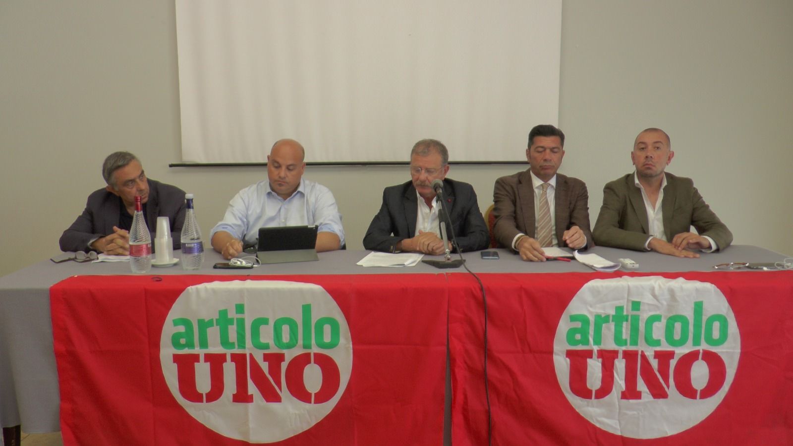 «Il Parlamento indaghi sulle ombre della sanità in Calabria»