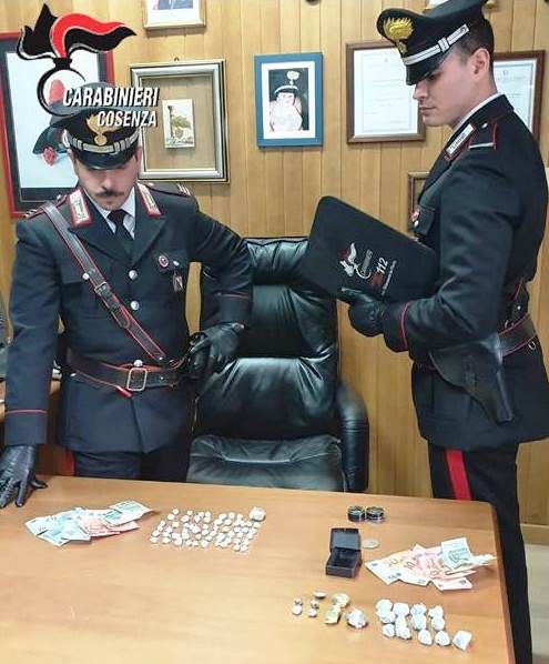 San Giovanni in Fiore, controlli antidroga nelle scuole: 17enne denunciato per spaccio