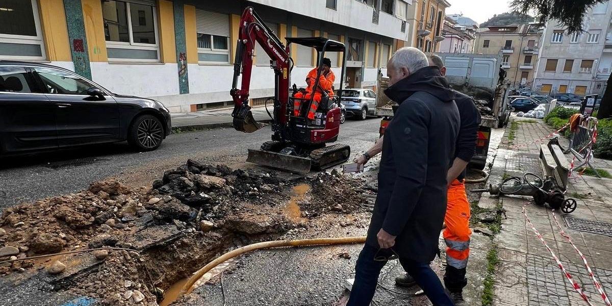 Cosenza “colabrodo”, nei 4 anni di Caruso riparato il 75% delle perdite idriche