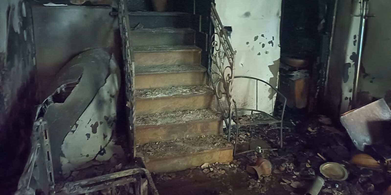 Monterosso, incendio devasta un’abitazione su tre piani: due persone ustionate