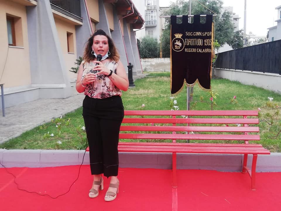 Reggio, inaugurata la panchina rossa dedicata a Maria Antonietta Rositani