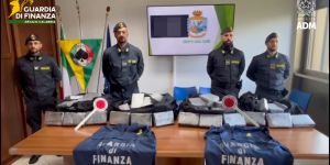 Porto di Gioia Tauro, scoperti e sequestrati 248 kg di cocaina purissima – VIDEO