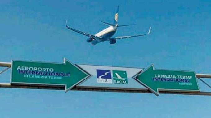 SCONTRO SUGLI SCALI | Le mani della Sacal sugli aeroporti calabresi