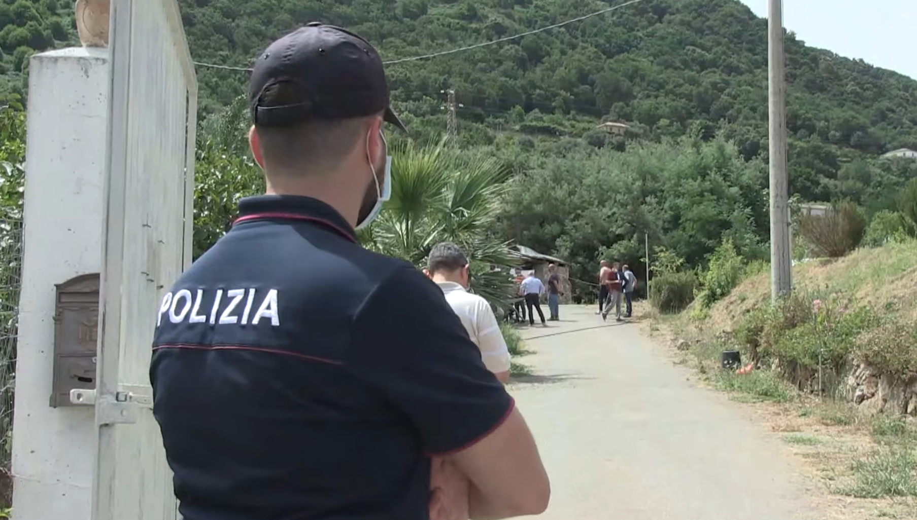 Si barrica in casa e minaccia di darsi fuoco, tensione nel Vibonese