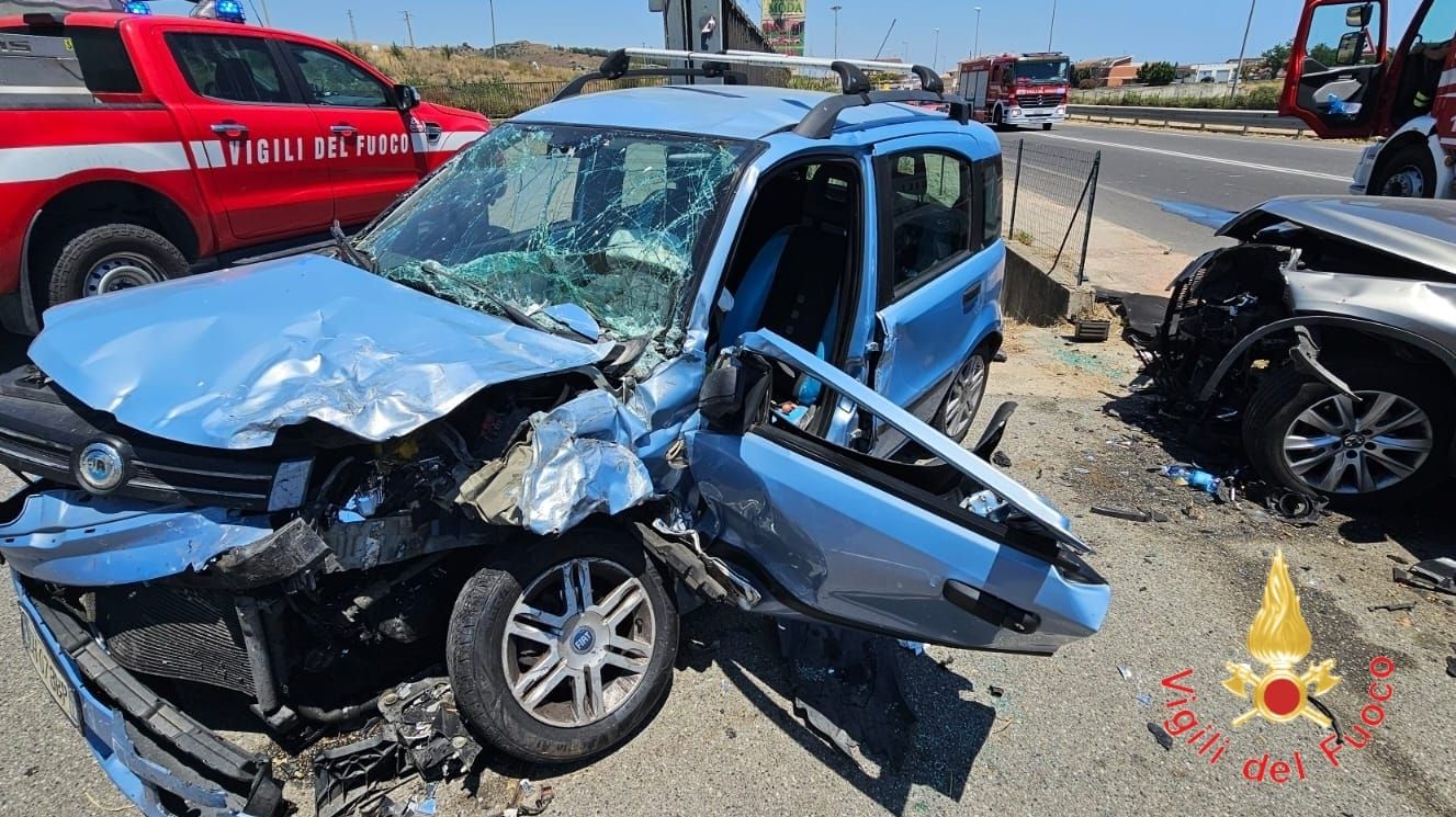 Grave incidente sulla Ss106 nel comune di Cropani: un ferito grave – FOTO