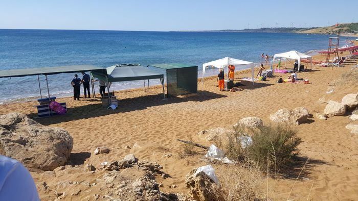 Crotone, sequestrate le "freschiere" della spiaggia