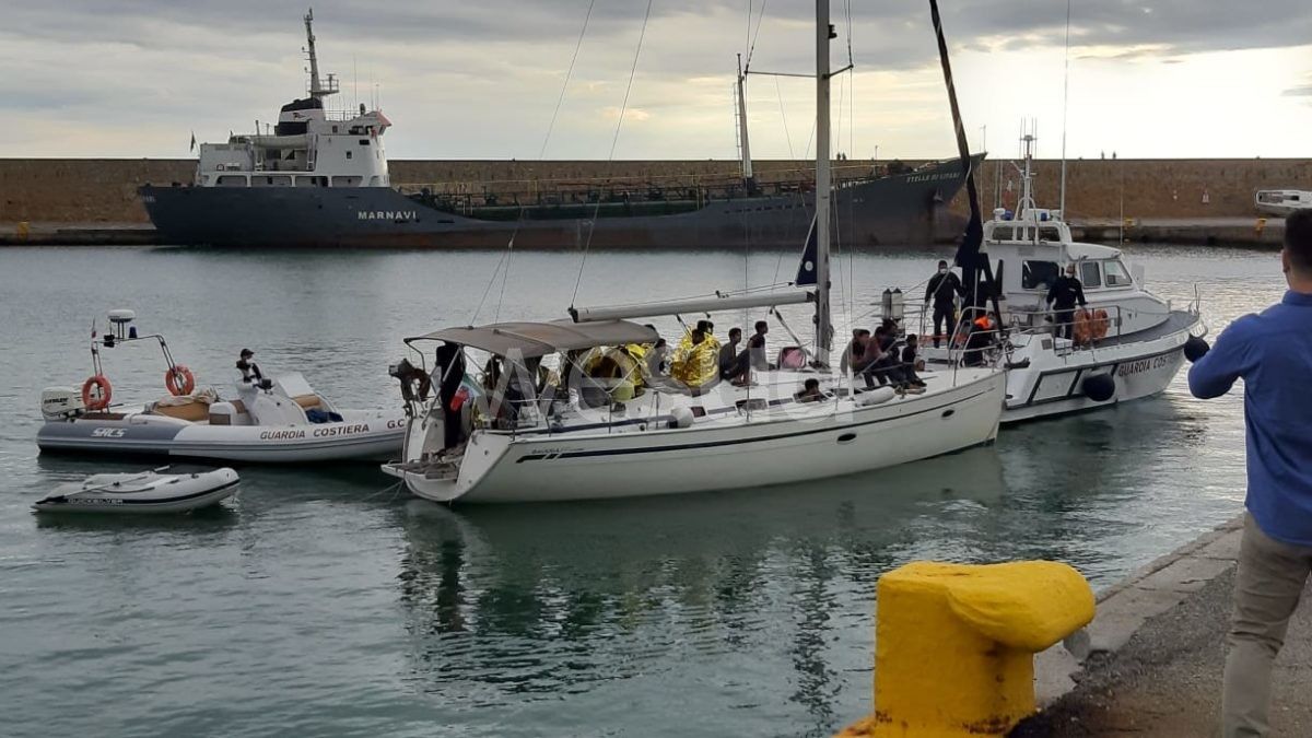 Gli sbarchi non si arrestano. Altri 55 migranti a Crotone