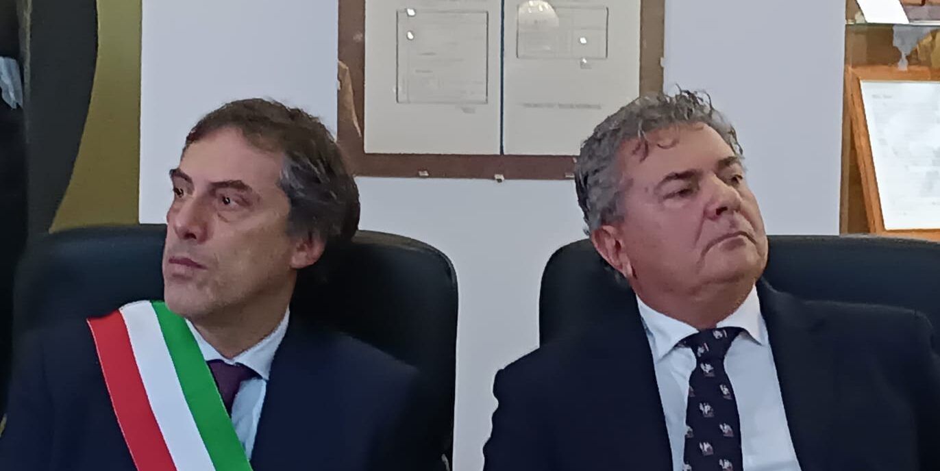 «Pensa alla città». «Lo faccio dalle 8 di mattina». Autonomia differenziata, scontro Mancuso-Fiorita